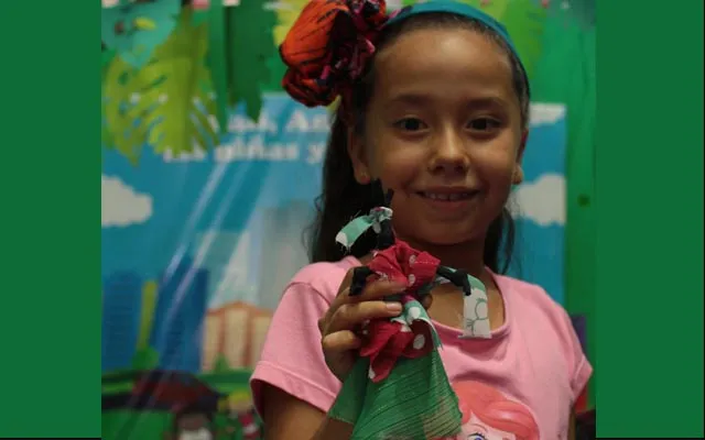 ¿Cómo hacer una muñeca negra?