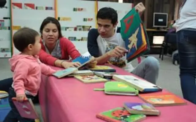 «Familia y lectura en la primera infancia», un texto que invita a crear mundos posibles con los niños